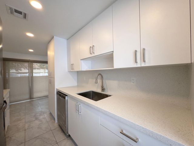 855 NW 80th Way 6, Plantation, FL 33324