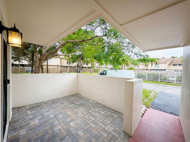 855 NW 80th Way 6, Plantation, FL 33324