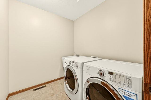 2350 Ponderosa Drive SW, Rochester, MN 55902