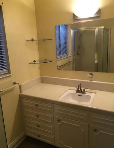 5090 N Roosevelt Avenue # 11, Fresno, CA 93704