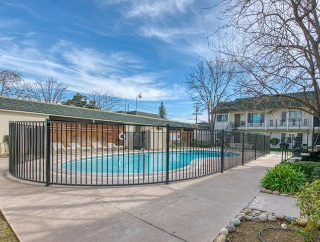 5090 N Roosevelt Avenue # 11, Fresno, CA 93704