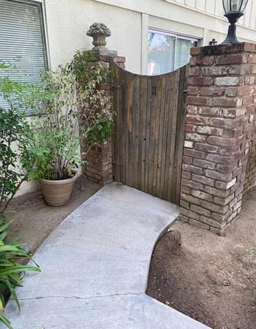 5090 N Roosevelt Avenue # 11, Fresno, CA 93704