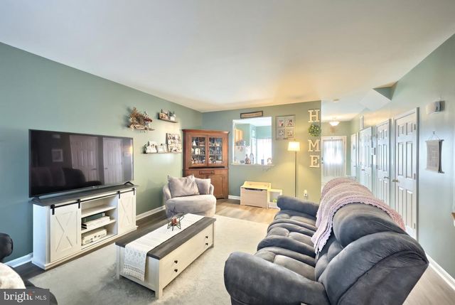 712 SPENCER DR, Hanover, PA 17331