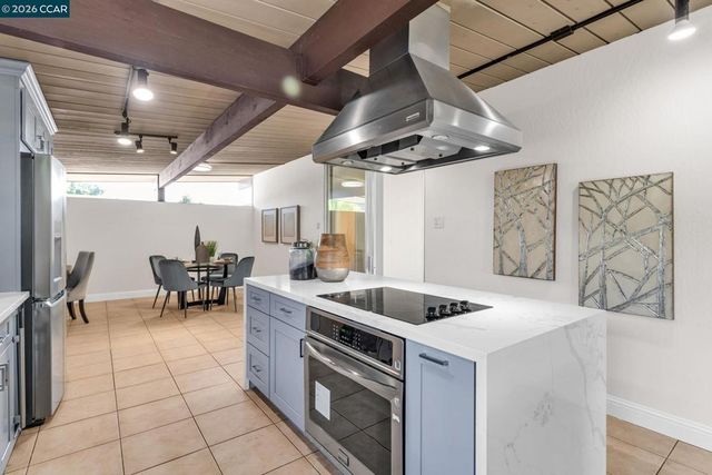 980 Crane Ave, Foster City, CA 94404