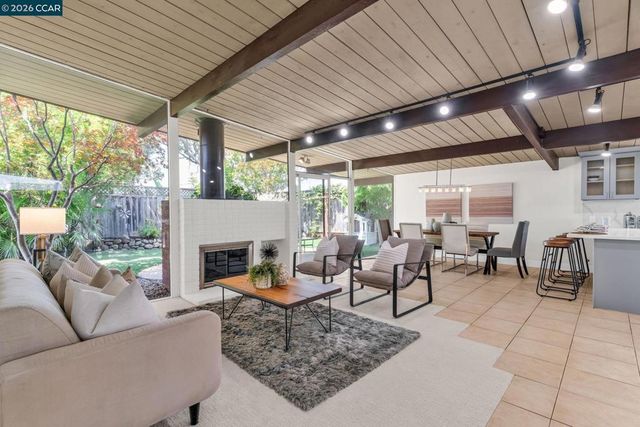 980 Crane Ave, Foster City, CA 94404