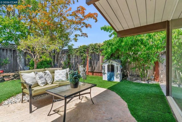 980 Crane Ave, Foster City, CA 94404