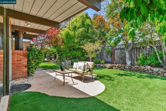 980 Crane Ave, Foster City, CA 94404