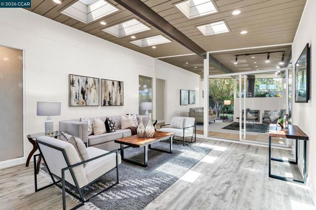 980 Crane Ave, Foster City, CA 94404