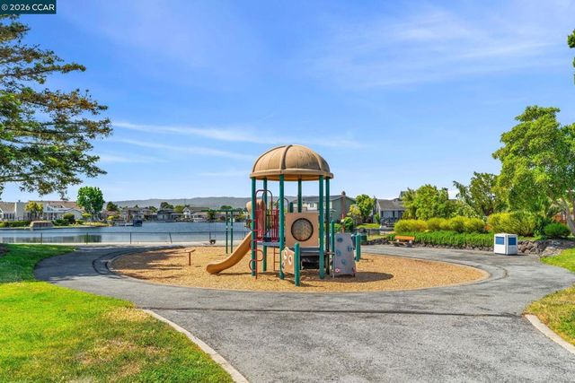 980 Crane Ave, Foster City, CA 94404