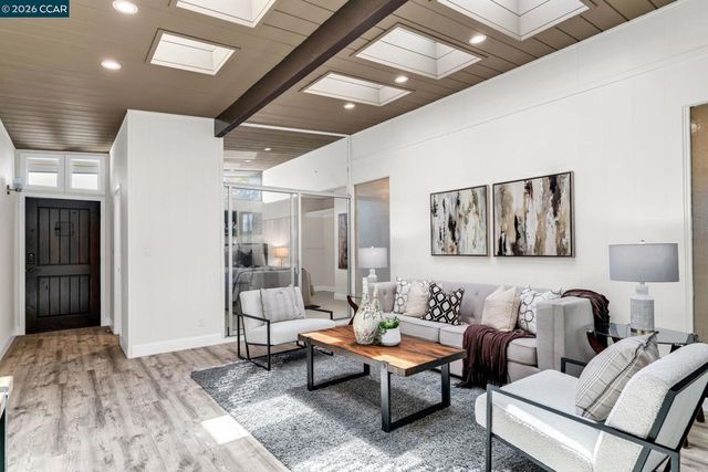 980 Crane Ave, Foster City, CA 94404