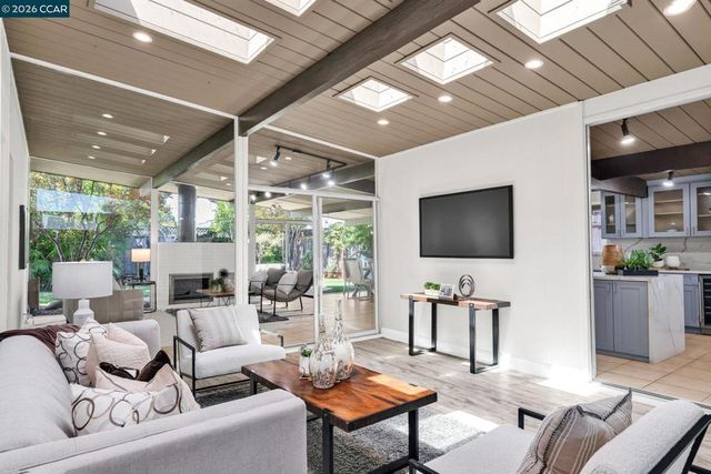 980 Crane Ave, Foster City, CA 94404