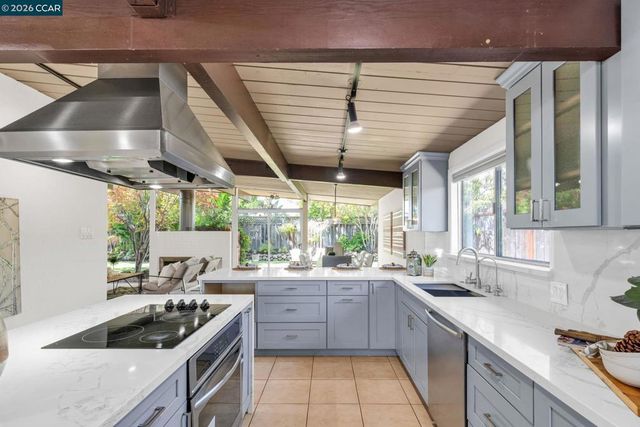 980 Crane Ave, Foster City, CA 94404
