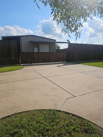 101 Paddock Lane, Mclendon Chisholm, TX 75032
