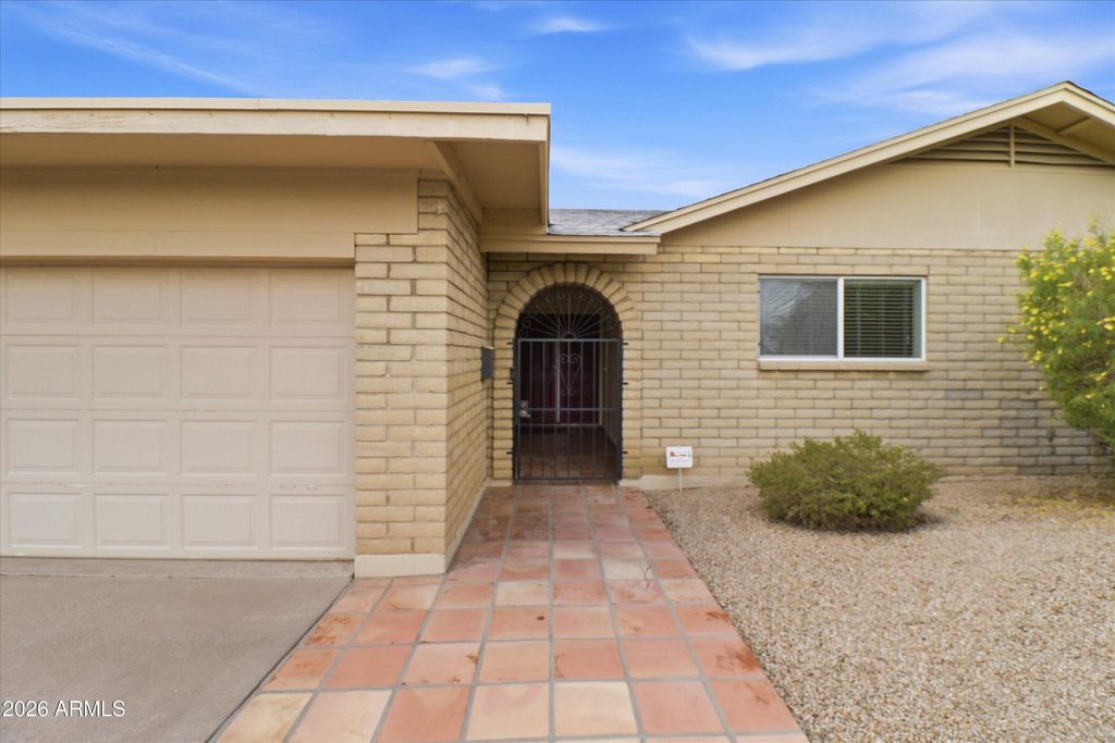 2318 W DAHLIA Drive, Phoenix, AZ 85029 — exterior