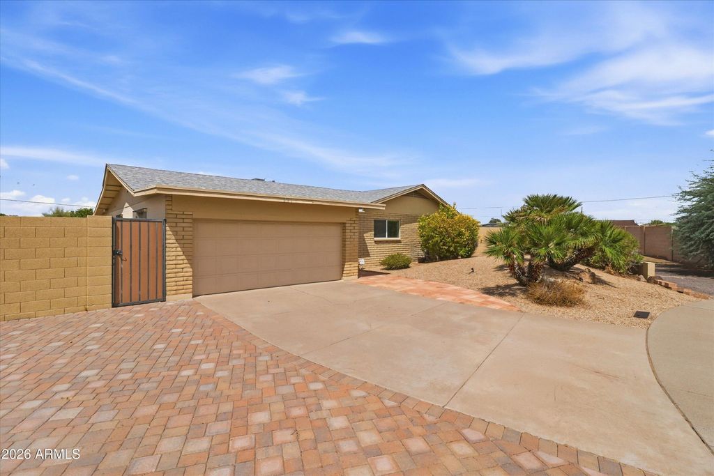 2318 W DAHLIA Drive, Phoenix, AZ 85029 — photo 2