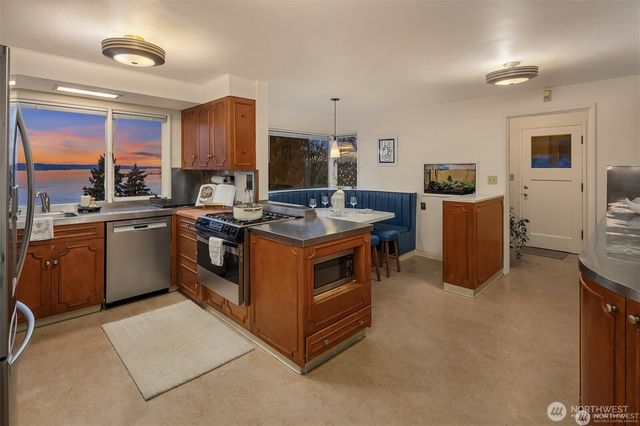 727 SW 199th Place, Normandy Park, WA 98166