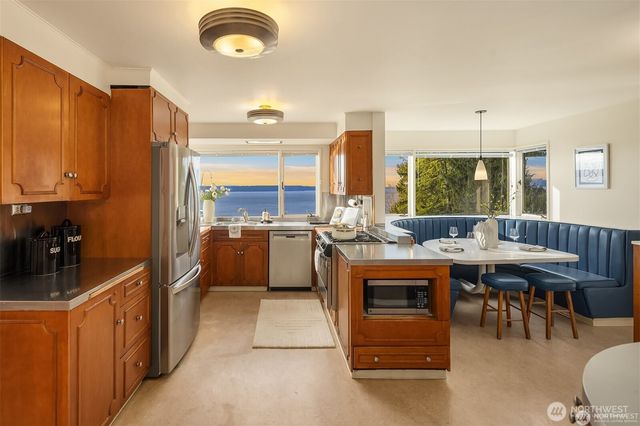 727 SW 199th Place, Normandy Park, WA 98166