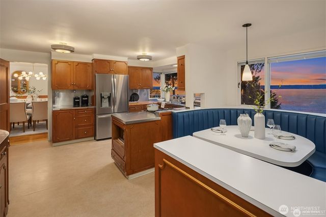 727 SW 199th Place, Normandy Park, WA 98166