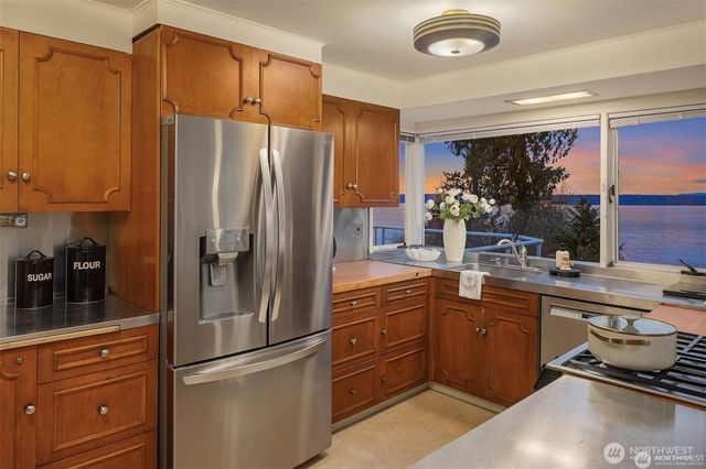 727 SW 199th Place, Normandy Park, WA 98166