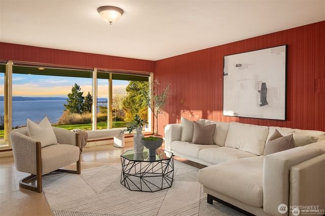 727 SW 199th Place, Normandy Park, WA 98166