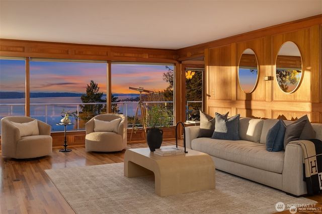 727 SW 199th Place, Normandy Park, WA 98166