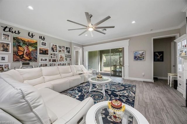 3845 Helmsman DR, Naples, FL 34120