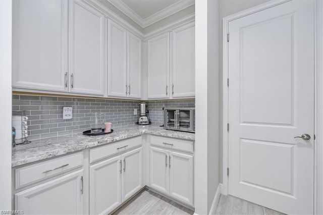 3845 Helmsman DR, Naples, FL 34120