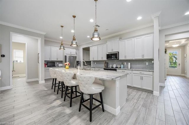 3845 Helmsman DR, Naples, FL 34120