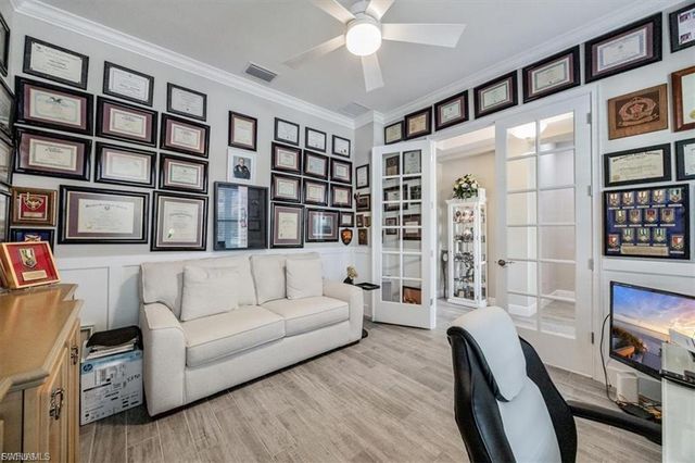 3845 Helmsman DR, Naples, FL 34120