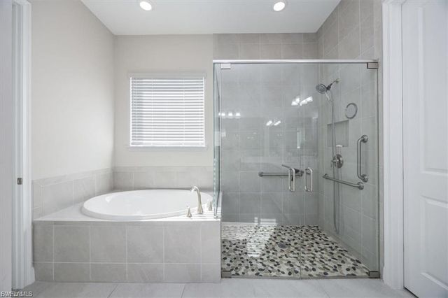 3845 Helmsman DR, Naples, FL 34120