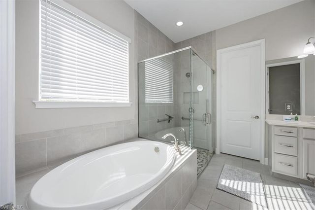 3845 Helmsman DR, Naples, FL 34120