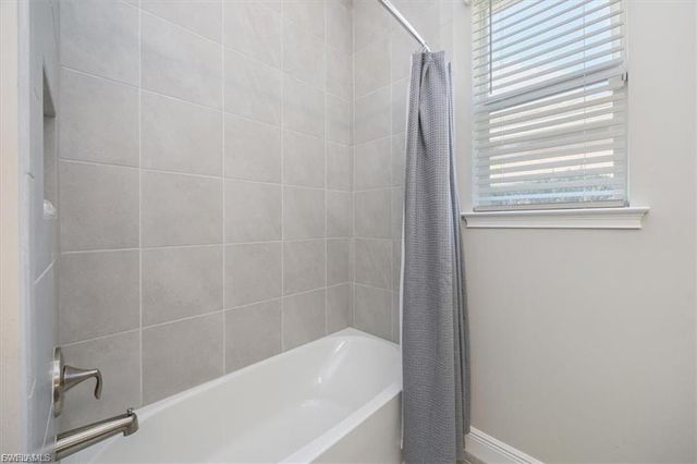 3845 Helmsman DR, Naples, FL 34120