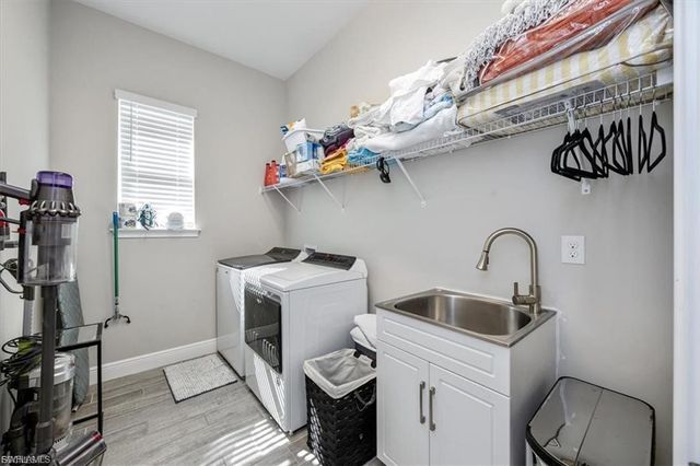 3845 Helmsman DR, Naples, FL 34120