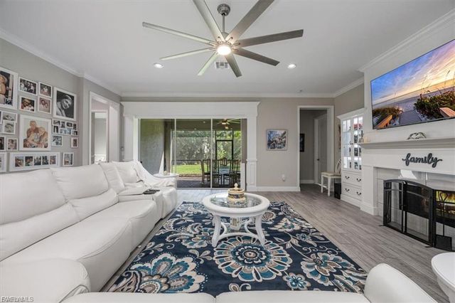 3845 Helmsman DR, Naples, FL 34120