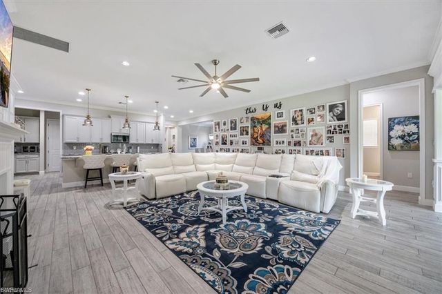 3845 Helmsman DR, Naples, FL 34120