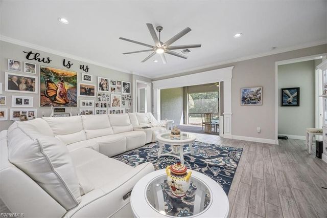 3845 Helmsman DR, Naples, FL 34120