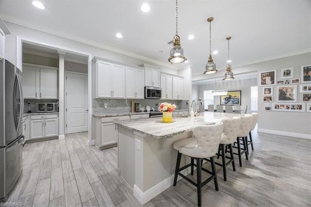 3845 Helmsman DR, Naples, FL 34120