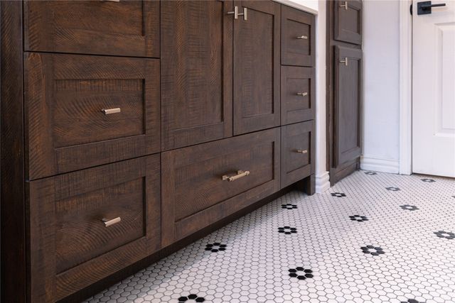 540 Topeka Drive, Woodway, TX 76712