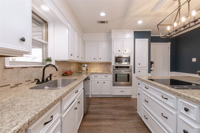 540 Topeka Drive, Woodway, TX 76712