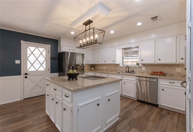 540 Topeka Drive, Woodway, TX 76712