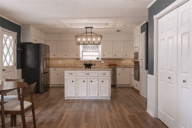 540 Topeka Drive, Woodway, TX 76712