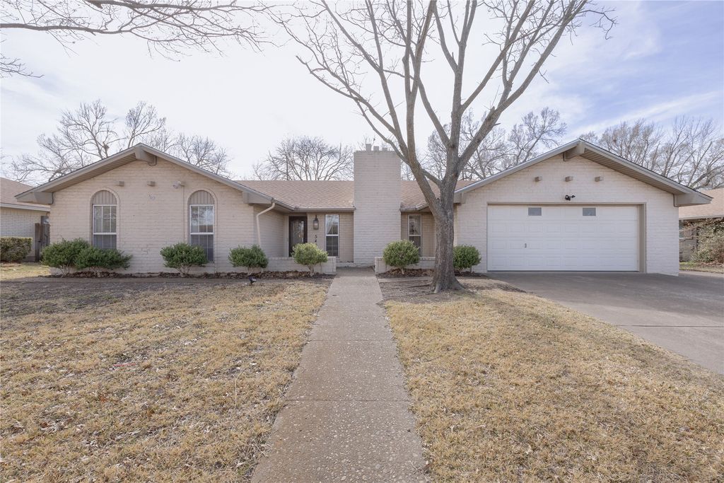 540 Topeka Drive, Woodway, TX 76712