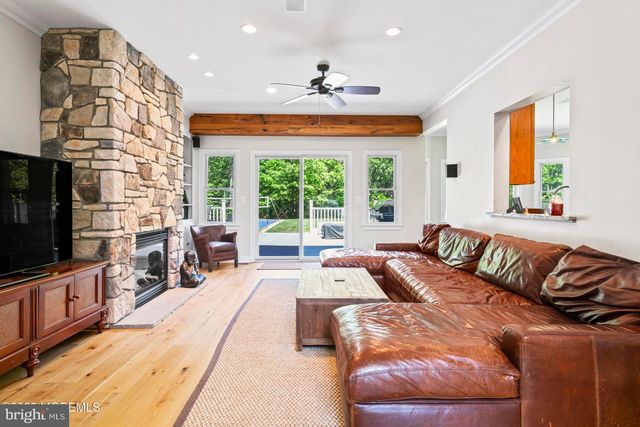 274 BEACHVIEW AVE, Manahawkin, NJ 08050