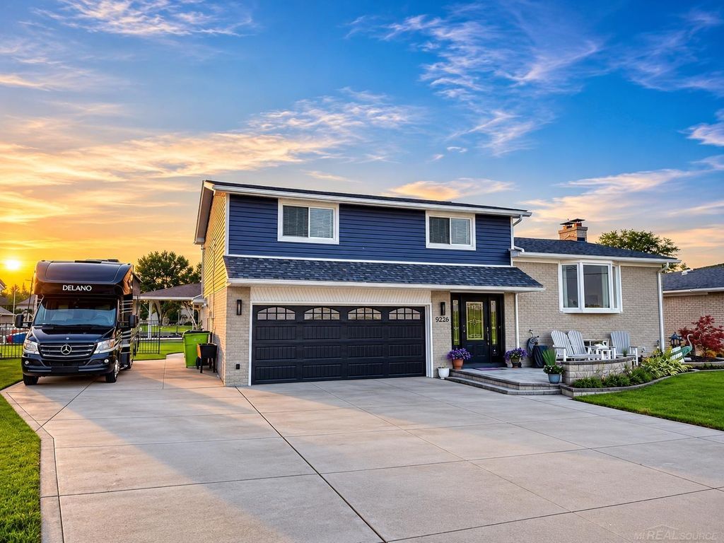 39228 Venetian Drive, Harrison Twp, MI 48045