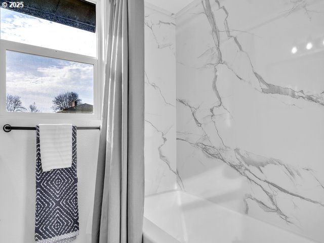 2201 E ELLENDALE Ave, Dallas, OR 97338