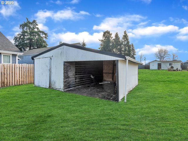 2201 E ELLENDALE Ave, Dallas, OR 97338