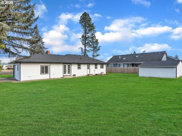 2201 E ELLENDALE Ave, Dallas, OR 97338