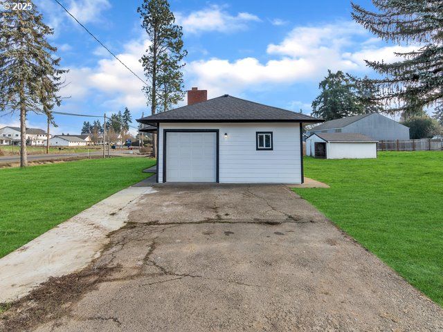 2201 E ELLENDALE Ave, Dallas, OR 97338