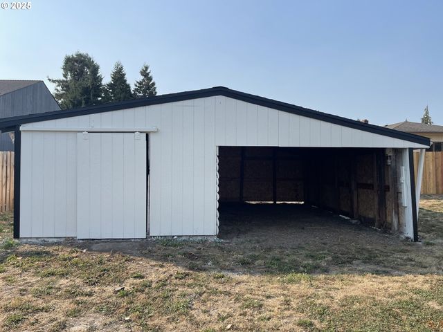 2201 E ELLENDALE Ave, Dallas, OR 97338