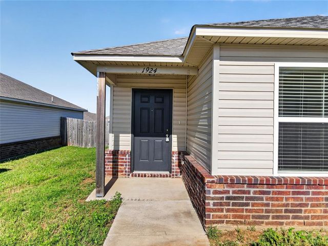 1924 Hannah Lane, Oklahoma City, OK 73127